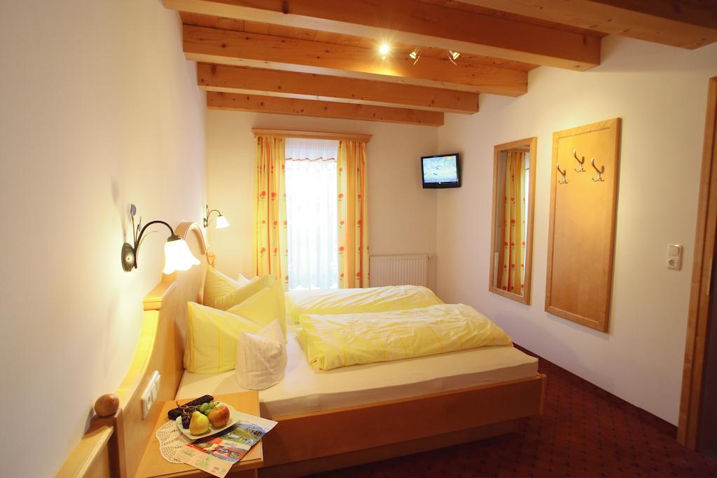 Hotel Gasthof Abelhof Neukirchen am Großvenediger Room photo